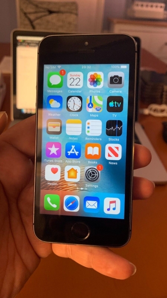 Apple iPhone 5s – 16 GB – Spacegrau (O2) A1457 (GSM)