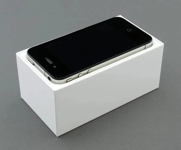 iPhone 4 verpackt Vollständiger Inhalt 16GB (entsperrt) SCHWARZ seltene Sammler * War £699