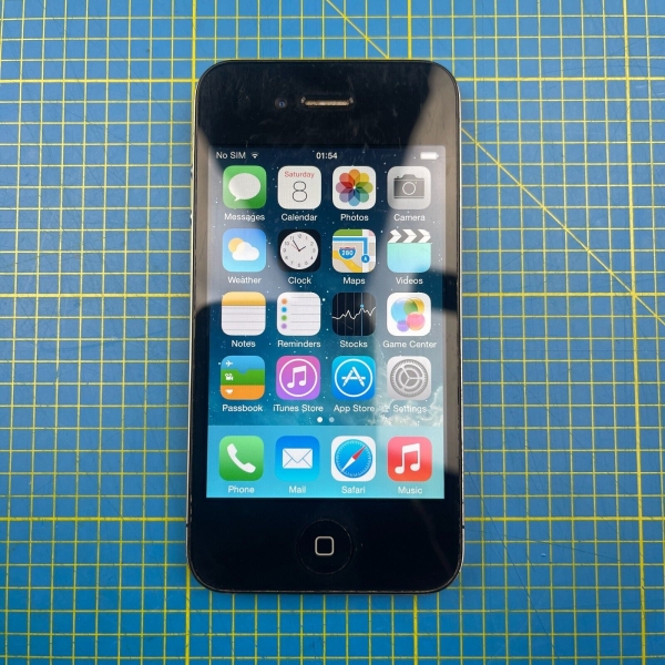 Apple iPhone 4 – 8 GB – Schwarz (O2) A1332 (GSM)