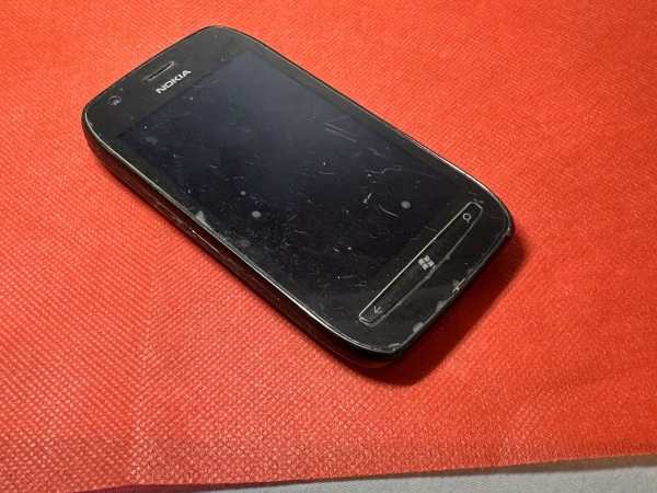 Defekt Nokia Lumia 710 – Schwarz Smartphone