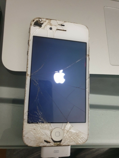 Apple iPhone 4 – DEFEKT – FÜR ERSATZTEILE – ANGEBOTE