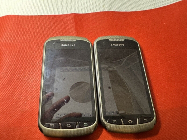 2 x Samsung Galaxy Xcover 2 S7710 Smartphone Defekt