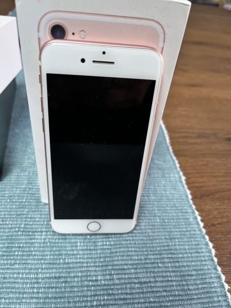 Apple iPhone 7 – 128 GB – Roségold (Vodafone) A1778 (GSM)