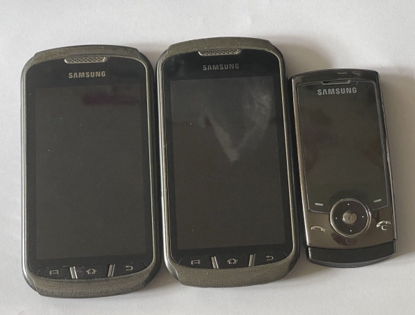 Samsung Galaxy Xcover 2 GT-S7710 Titanium Grey Smartphone x2 + Samsung SGH-U600