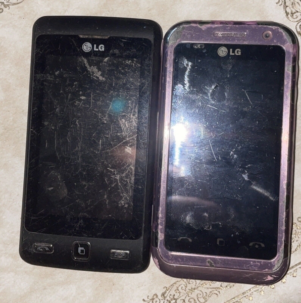 LG KM900 (lila) und LG KP501 (schwarz) GSM Smartphone Set x 2