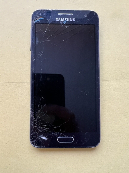 Samsung Galaxy A3 SM-A300FU 16GB schwarz Smartphone defekt.