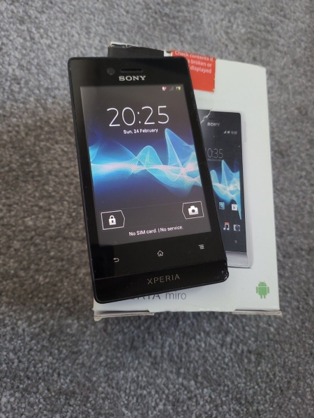 Sony Xperia Miro ST23i – 8 GB – Schwarz (entsperrt)