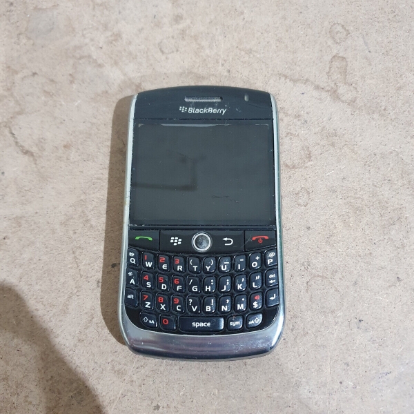 BlackBerry Curve 8900 schwarz 2,4″ Display Trackball 3,2 MP Smartphone – als Ersatzteilspender