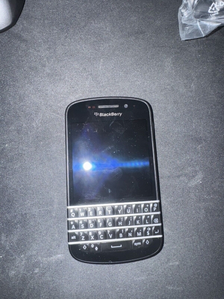 BlackBerry Q10 – 16GB – Black Smartphone (WITH ORIGINAL BOX) *READ*