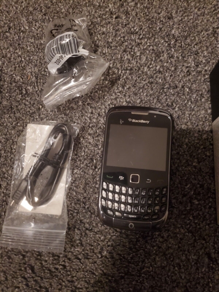 Gebrauchtes BlackBerry Curve 9300 Smartphone – 2,0 MP Kamera – Schwarz Pin Code gesperrt Bo