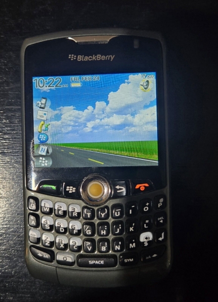 Blackberry Curve 8330  – Qualcomm 3G CDMA WiFi Qwerty Camera Smartphone