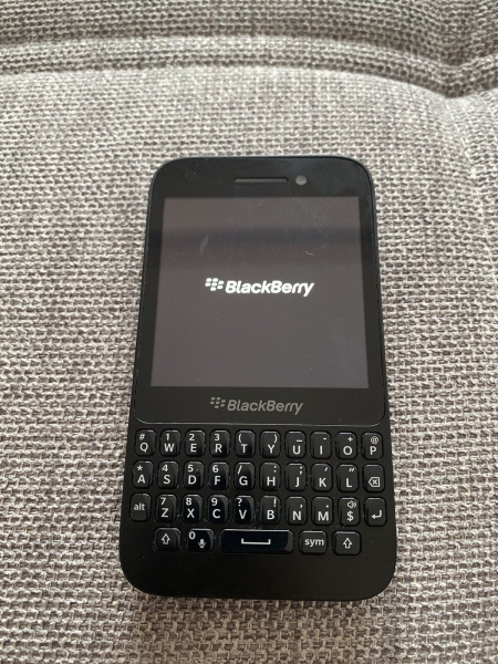 BlackBerry  Q5 – 8GB – Schwarz (Ohne Simlock) Smartphone QWERTY Tastatur