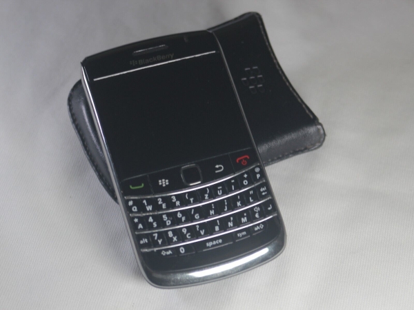 BlackBerry  Bold 9700 – Black Smartphone with Leather Pouch