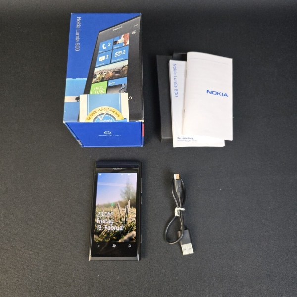 Nokia Lumia 800 Smartphone 3,7 Zoll Windows Phone 16 GB Schwarz Top-Zustand RAR