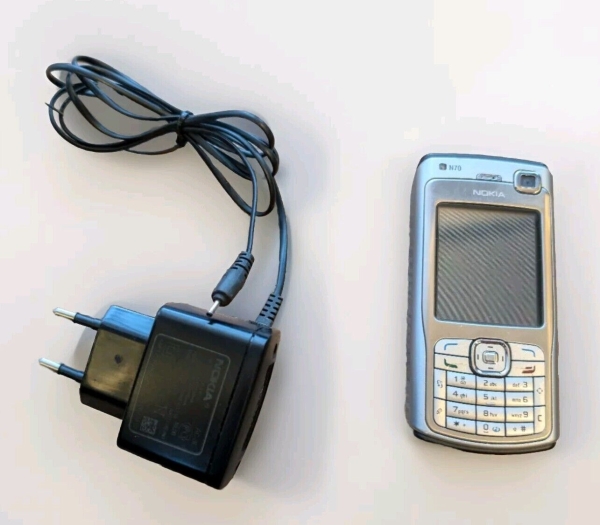 Nokia  N70-1 – RM84 – Silber (Ohne Simlock) Smartphone Tastenhandy