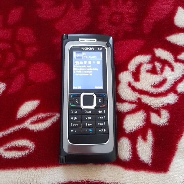 Nokia E90 Communicator – entsperrtes Handy – originalverpackt, brandneuer Zustand!