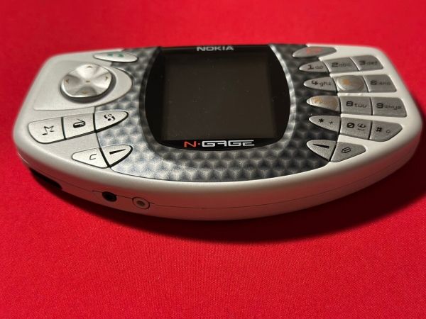 Nokia  N-Gage – Silver (Without SIMlock) Smartphone – collectors item