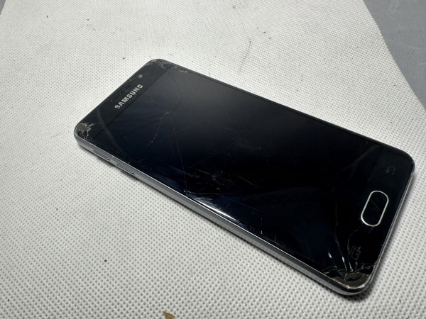 Samsung Galaxy A3e 2016 A310F Smartphone defekt