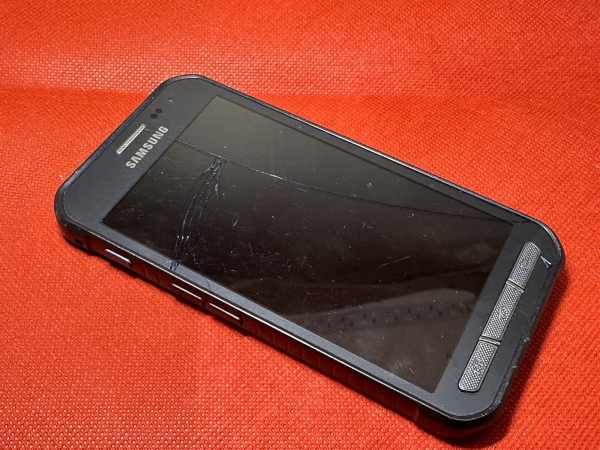 Samsung Galaxy Xcover 3 SM-G388F – 8GB – Platinum Smartphone defekt unvollständig