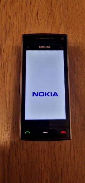 Nokia  X6-00 – 16GB – Schwarz und Rot  Smartphone