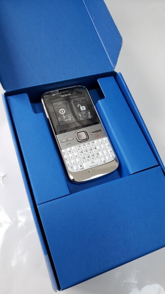 Nokia E5-00 Smartphone (Vodafone) – Silver Chrome Special Edition