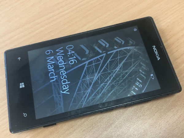 Nokia Lumia 520 – 8GB – schwarz (EE Netzwerk) Windows 8.1 Smartphone voll funktionsfähig