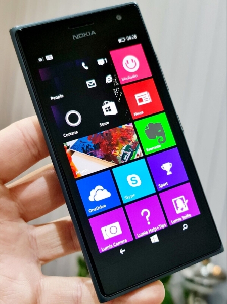 Nokia Lumia 735 entsperrt (8GB) Smartphone Top Zustand gute Akkulaufzeit