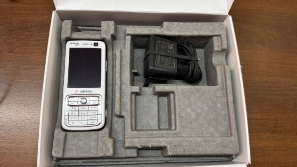 Nokia  N73 – Plum Silver (Ohne Simlock) Smartphone Vollpaket