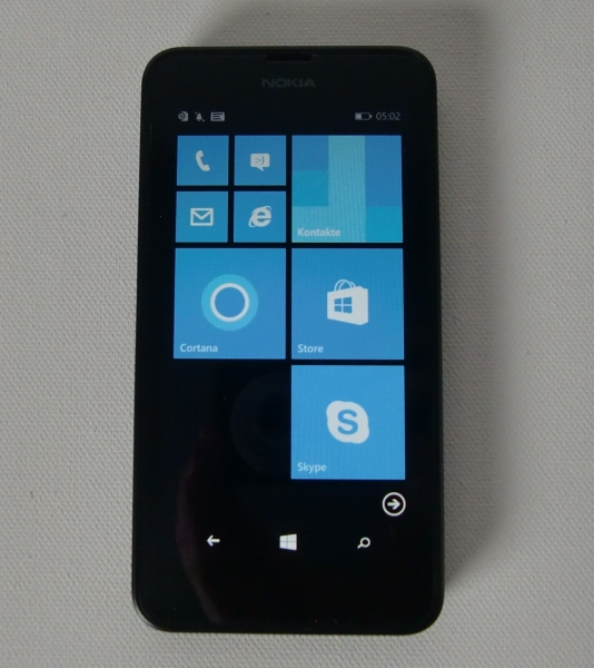 Handy / Smartphone: Nokia Lumia 630 mit 8GB Schwarz (Windows phone 8.1)