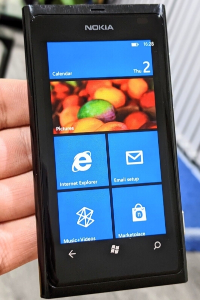 Nokia Lumia 800 (entsperrt) 16GB Windows Smartphone Top Zustand Kostenloser P&P