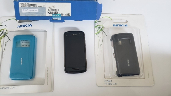 Neu Nokia C6-01 (entsperrt) Smartphone schwarz Edition mit Extra