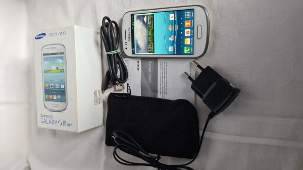 Samsung Galaxy S III mini GT-I8190 8GB (Ohne Simlock) Smartphone – Ceramic…