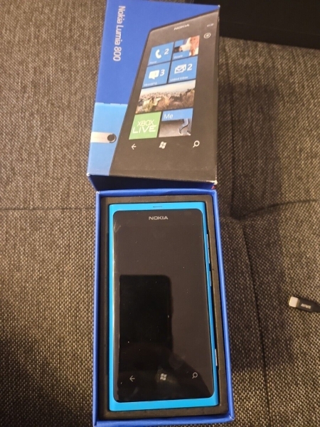 Nokia  Lumia 800 – 16GB – Cyan (Ohne Simlock) Smartphone