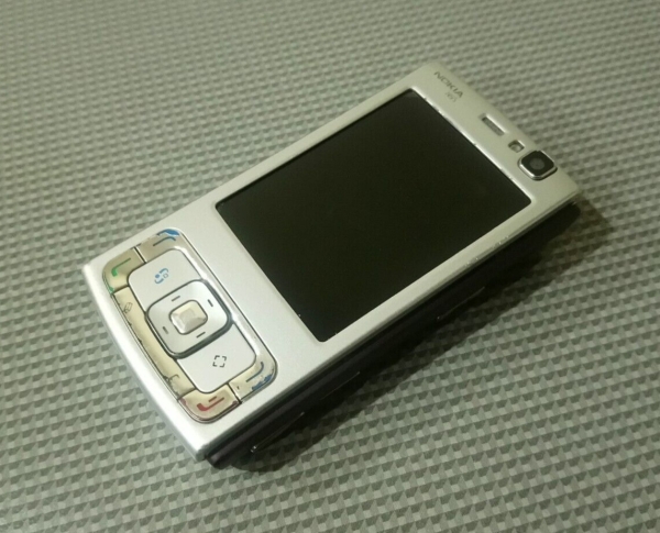 Nokia N95 – Silber/Pflaume – 3 Netzwerke