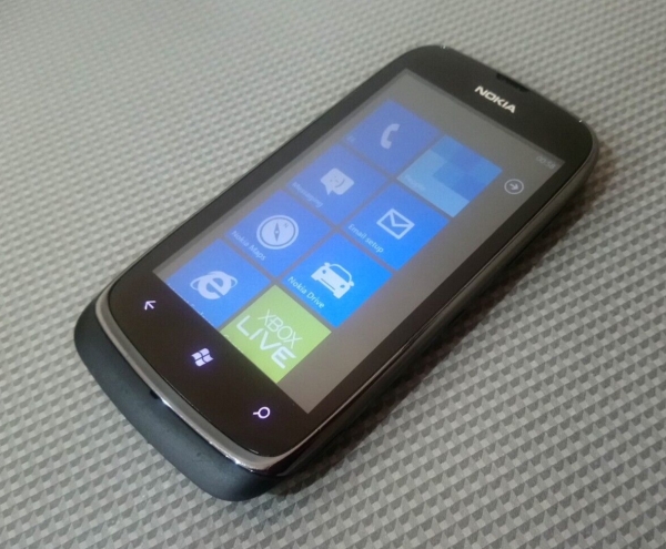 Nokia Lumia 610 – Schwarz – EE