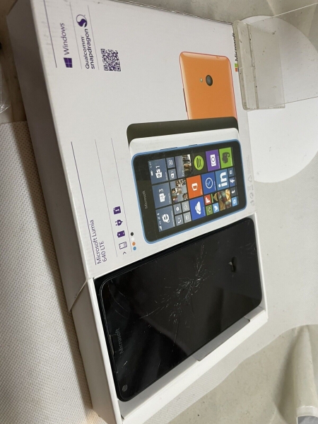 Defekt Nokia Lumia 640 LTE – Schwarz Smartphone