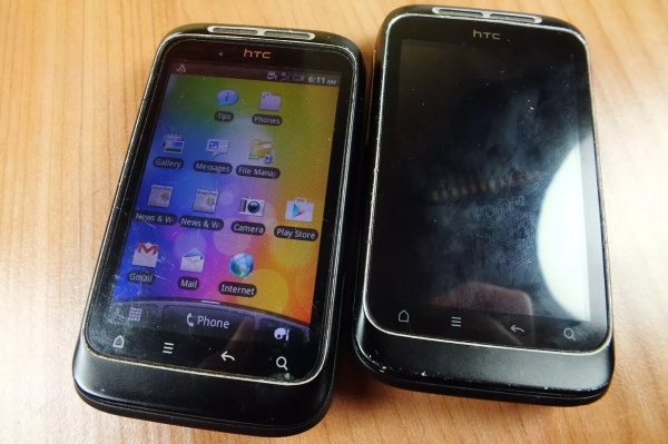 2 x Original HTC PG76100 Smartphone Retro Handy 1 = FUNKTIONIERT