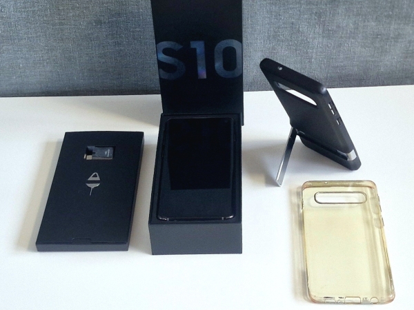 Samsung Galaxy S10 Smartphone + Zubehörpaket