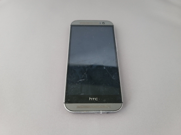 HTC One M8 OP6B100 5″ grau Android Smartphone defekt gesprungen